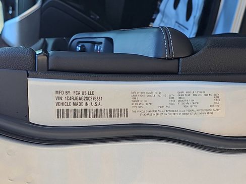 Used 2025 Jeep Grand Cherokee Laredo X w/ Trailer Tow Package image 34