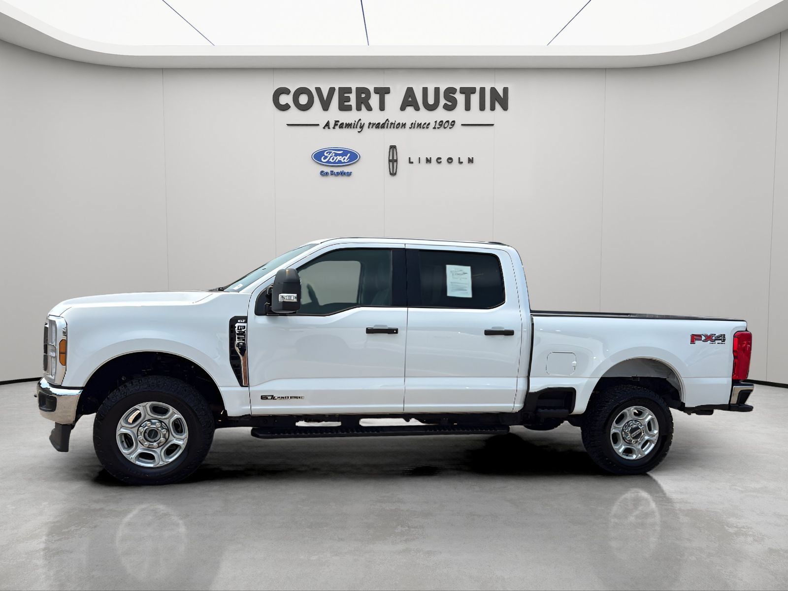 Used 2025 Ford F250 XLT w/ FX4 Off-Road Package AWD/4WD image 2