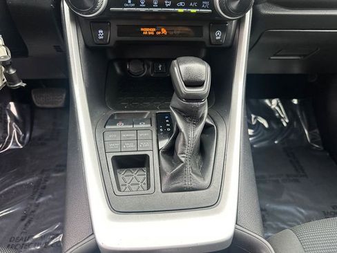 Used 2021 Toyota RAV4 LE AWD/4WD image 26
