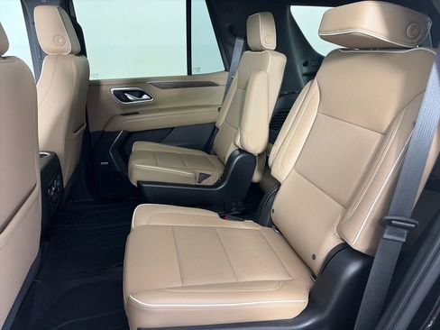 Used 2021 Chevrolet Tahoe Premier w/ Premium Package AWD/4WD image 13
