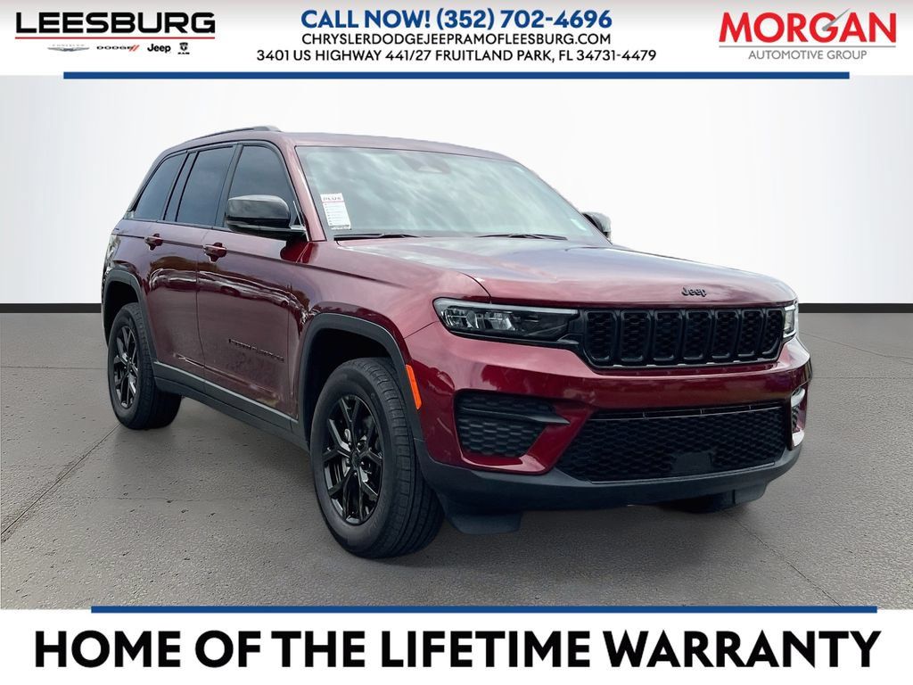 Used 2025 Jeep Grand Cherokee Altitude RWD image 1