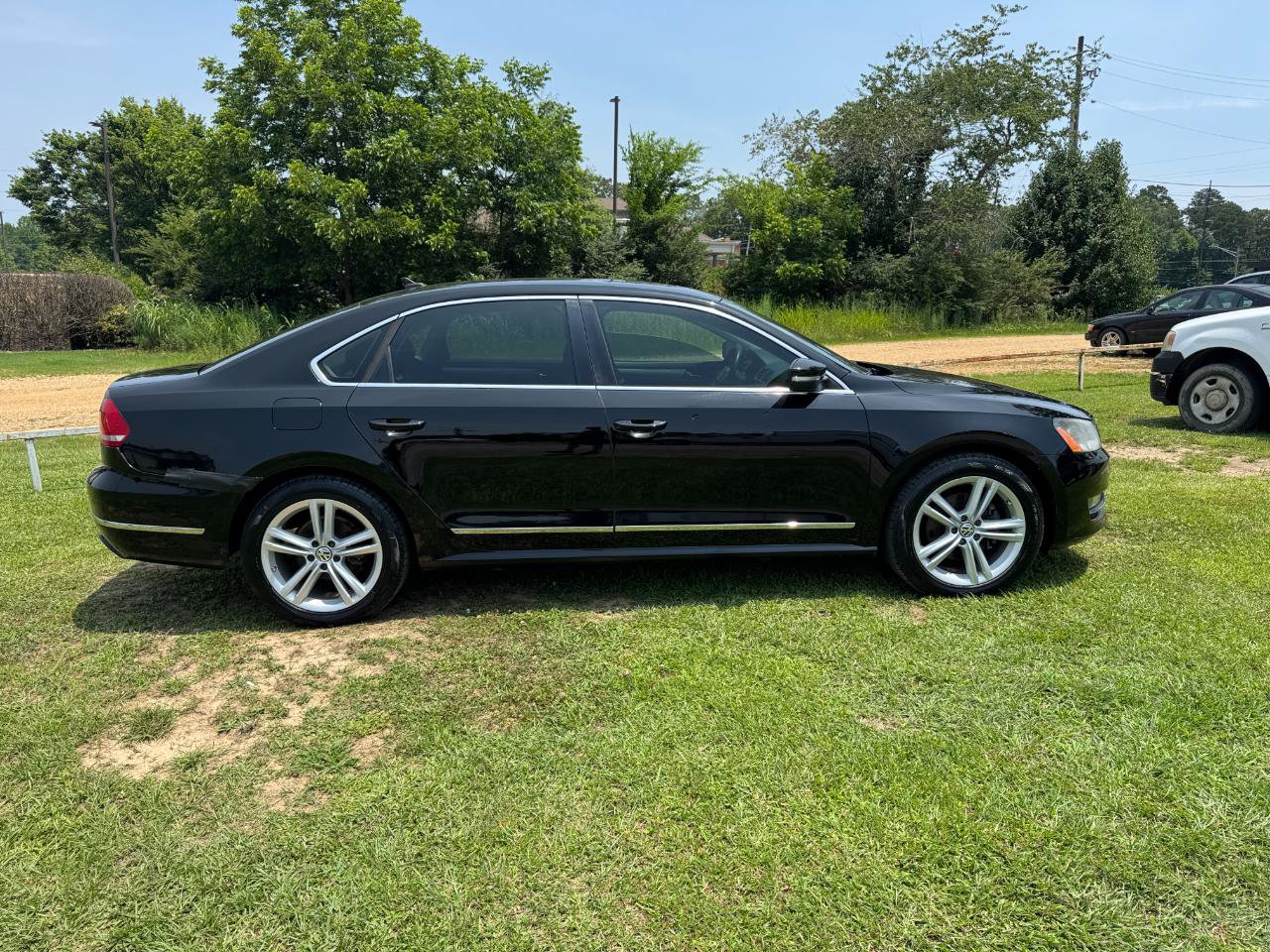 Used 2013 Volkswagen Passat TDI SE FWD image 2