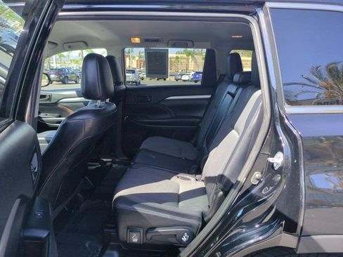 Used 2019 Toyota Highlander Plus AWD/4WD image 25