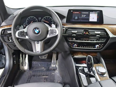 Used 2019 BMW M550i xDrive w/ Dynamic Handling Package image 15
