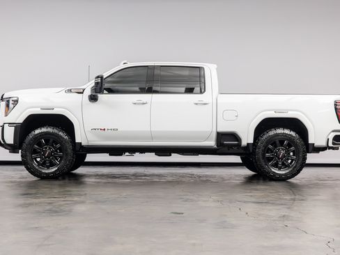 Used 2025 GMC Sierra 2500 AT4 w/ AT4 Premium Plus Package AWD/4WD image 9