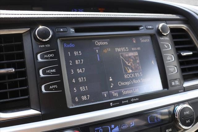 Used 2019 Toyota Highlander XLE AWD/4WD image 17