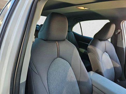 Used 2020 Toyota Camry LE image 23