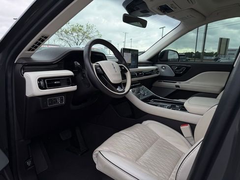 Used 2023 Lincoln Aviator Black Label w/ Dynamic Handling Package AWD/4WD image 11