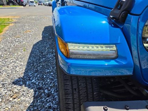 Certified 2023 Jeep Gladiator Overland AWD/4WD image 18