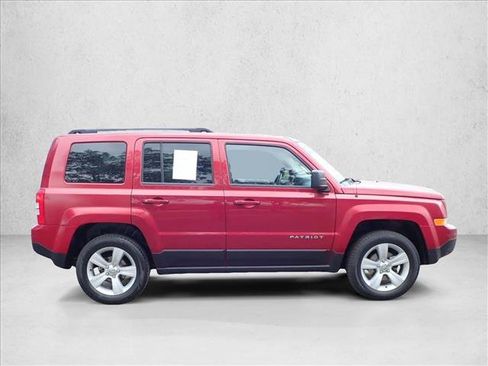 Used 2014 Jeep Patriot Latitude AWD/4WD image 5