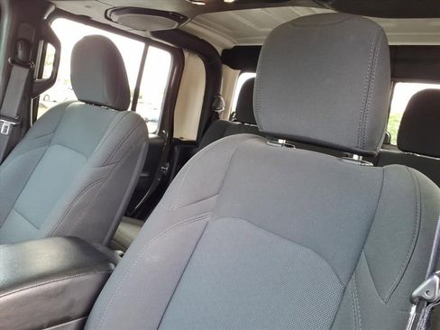 Used 2023 Jeep Gladiator Willys image 14