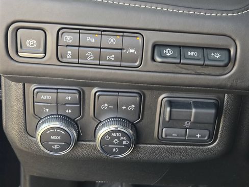 Used 2024 GMC Yukon Denali Ultimate AWD/4WD image 23
