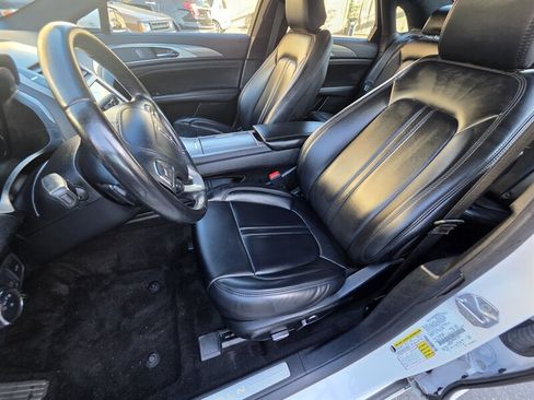Used 2020 Lincoln MKZ FWD image 17