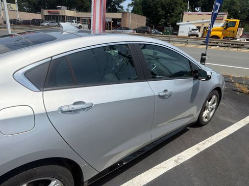 Used 2019 Chevrolet Volt LT w/ LT Driver Confidence Package FWD image 5