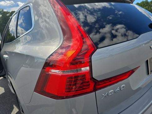 Used 2022 Volvo XC60 B5 Inscription image 32