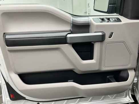 Used 2017 Ford F150 XLT w/ Equipment Group 302A Luxury AWD/4WD image 7