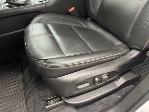 Used 2023 Chevrolet Traverse RS AWD/4WD image 24