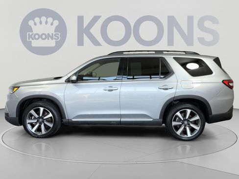 Used 2023 Honda Pilot Touring image 2