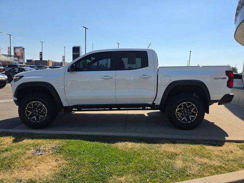 Used 2024 Chevrolet Colorado ZR2 w/ ZR2 Convenience Package III AWD/4WD image 8