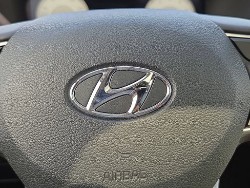 Used 2022 Hyundai Santa Fe Limited FWD image 22