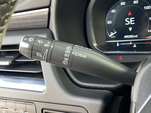 Used 2023 GMC Yukon SLT image 30