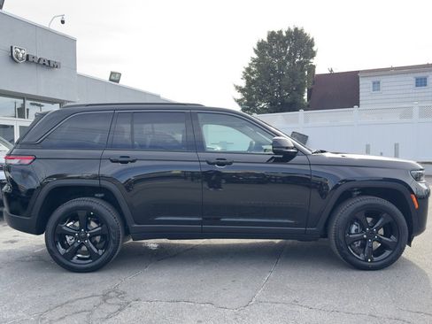 New 2026 Jeep Grand Cherokee Limited w/ Limited Altitude Package image 8