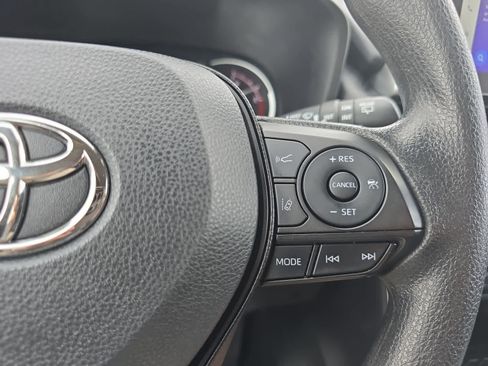 Used 2025 Toyota RAV4 XLE image 29