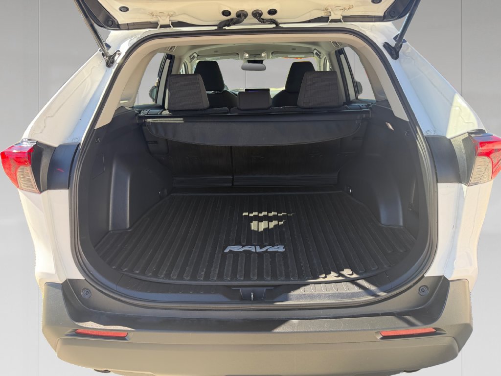 Used 2024 Toyota RAV4 LE AWD/4WD image 20