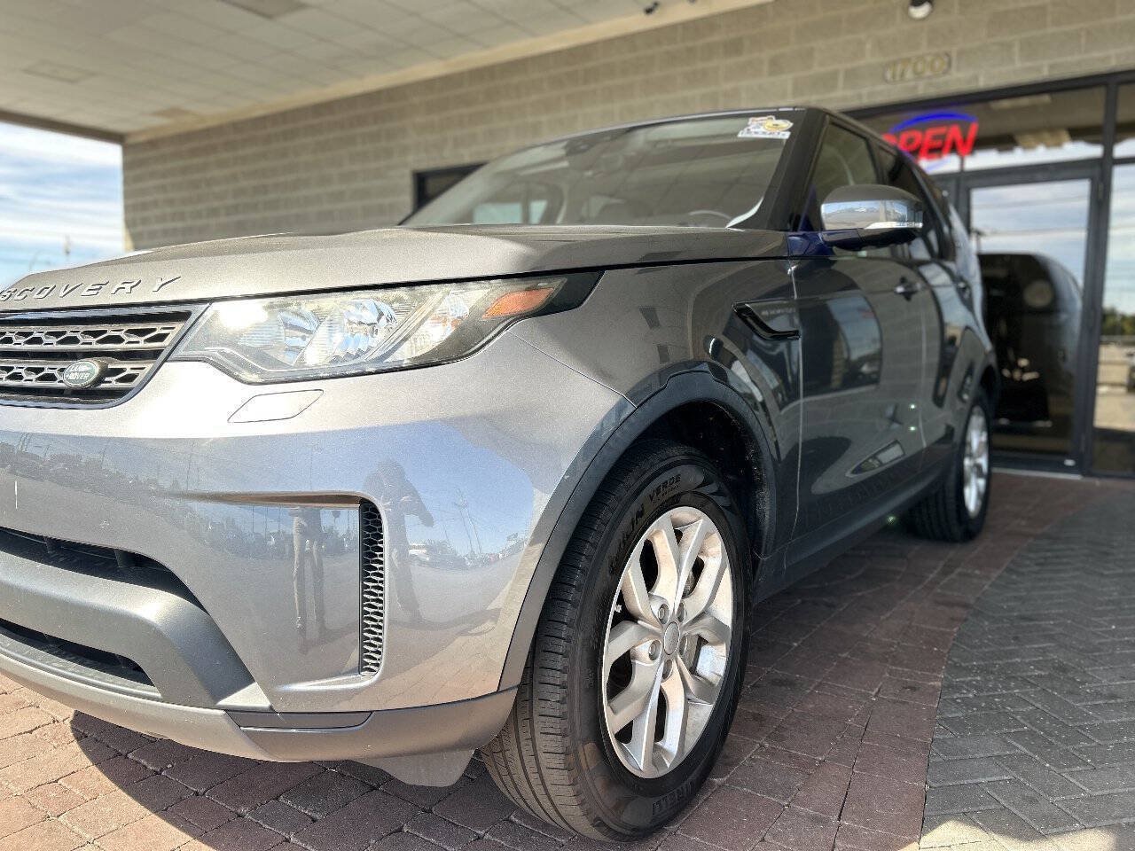Used 2018 Land Rover Discovery SE AWD/4WD image 25
