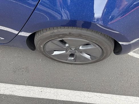 Used 2023 Tesla Model 3 Standard Range image 5