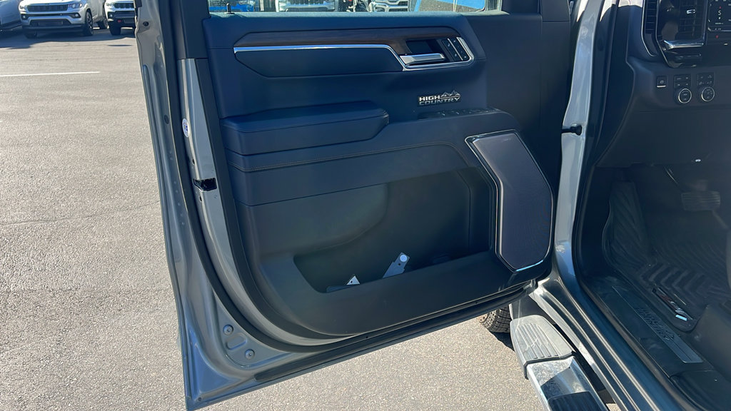 Used 2023 Chevrolet Silverado 1500 High Country w/ Technology Package AWD/4WD image 9
