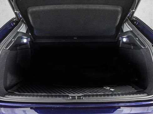 Used 2024 Audi Q4 e-tron Prestige image 6