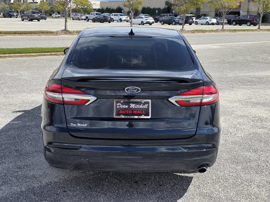 Used 2020 Ford Fusion SE w/ Equipment Group 151A FWD image 3