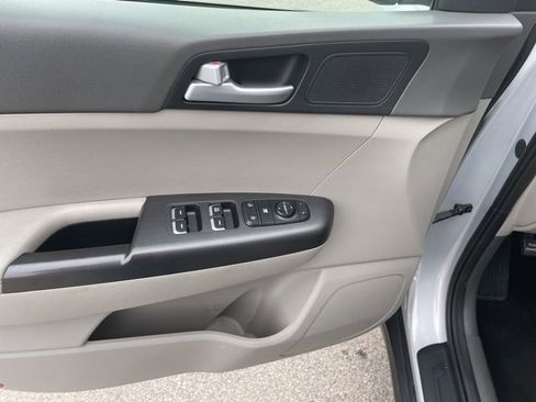 Used 2018 Kia Sportage LX w/ LX Popular Package image 19