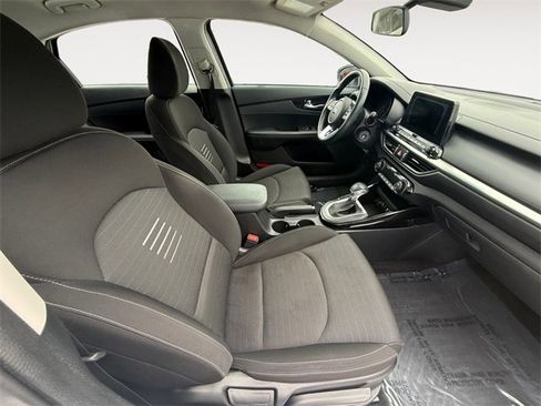 Used 2019 Kia Forte S image 14