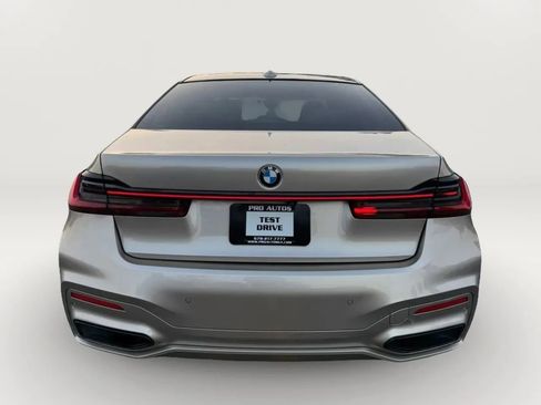 Used 2022 BMW 740i w/ Luxury Rear Seating Package RWD image 9