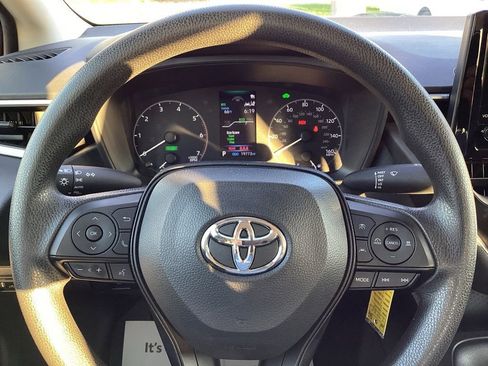 Used 2025 Toyota Corolla LE image 21