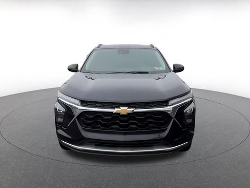 Used 2025 Chevrolet Trax LT w/ LT Convenience Package image 5