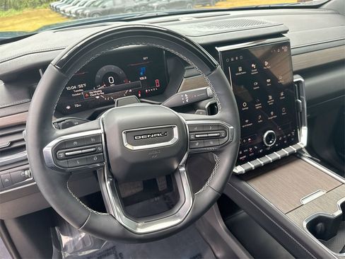 Used 2024 GMC Acadia Denali w/ Super Cruise Package image 16