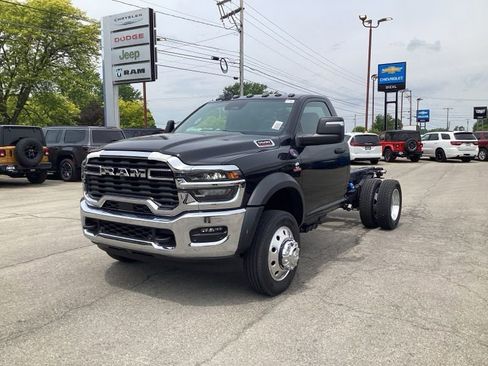 New 2026 RAM 5500 Tradesman w/ Chrome Appearance Group AWD/4WD image 3