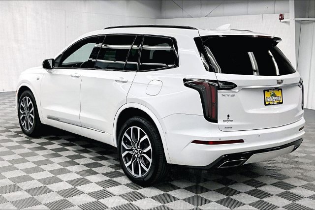 Used 2024 Cadillac XT6 Sport w/ Technology Package AWD/4WD image 2