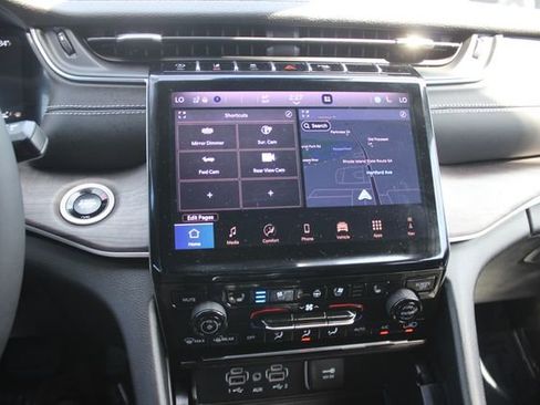 Used 2025 Jeep Grand Cherokee Limited w/ Luxury Tech Group II AWD/4WD image 4
