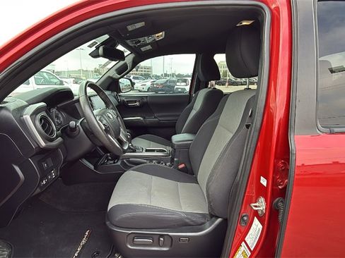 Used 2021 Toyota Tacoma TRD Off-Road image 12