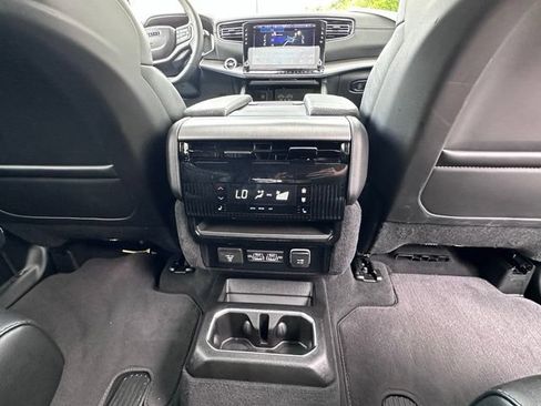 Used 2025 Jeep Wagoneer Series III w/ Premium Group I AWD/4WD image 35