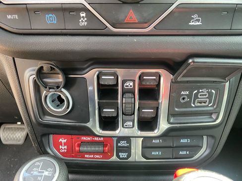 Used 2024 Jeep Wrangler Unlimited Rubicon 4xe AWD/4WD image 18