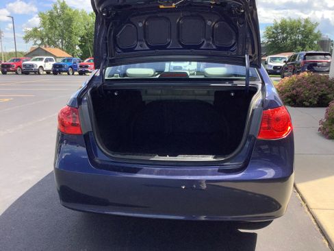 Used 2010 Hyundai Elantra GLS FWD image 5