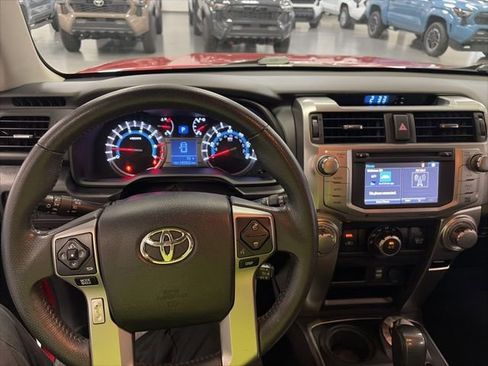 Used 2017 Toyota 4Runner SR5 AWD/4WD image 16