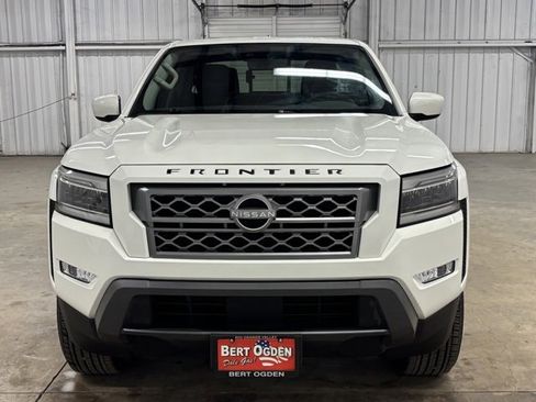 Used 2024 Nissan Frontier SL image 2