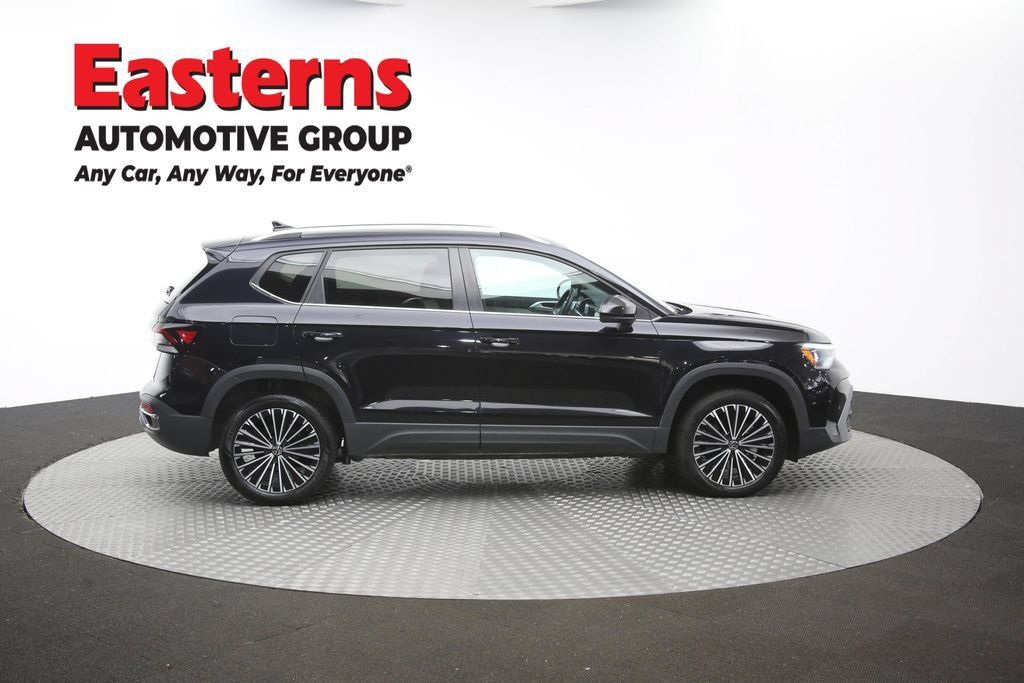 Used 2025 Volkswagen Taos SE FWD image 43