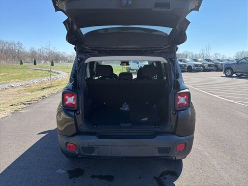 Used 2016 Jeep Renegade Latitude image 9